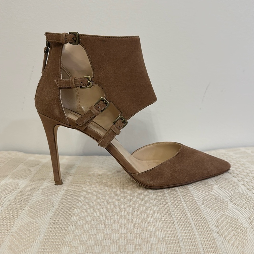 Nine West Trust Me Heels Natural Suede Size 6
